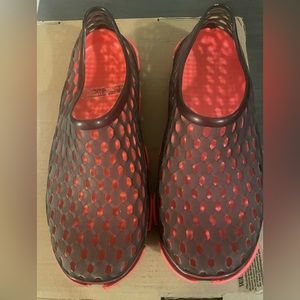 Boys slip-on water shoes. Size 2-3.